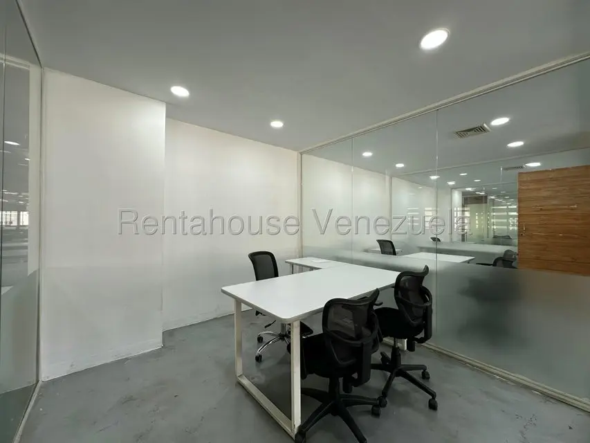 Comercial (Oficina) en Alquiler en Los Palos Grandes, Distrito Metropolitano - 16