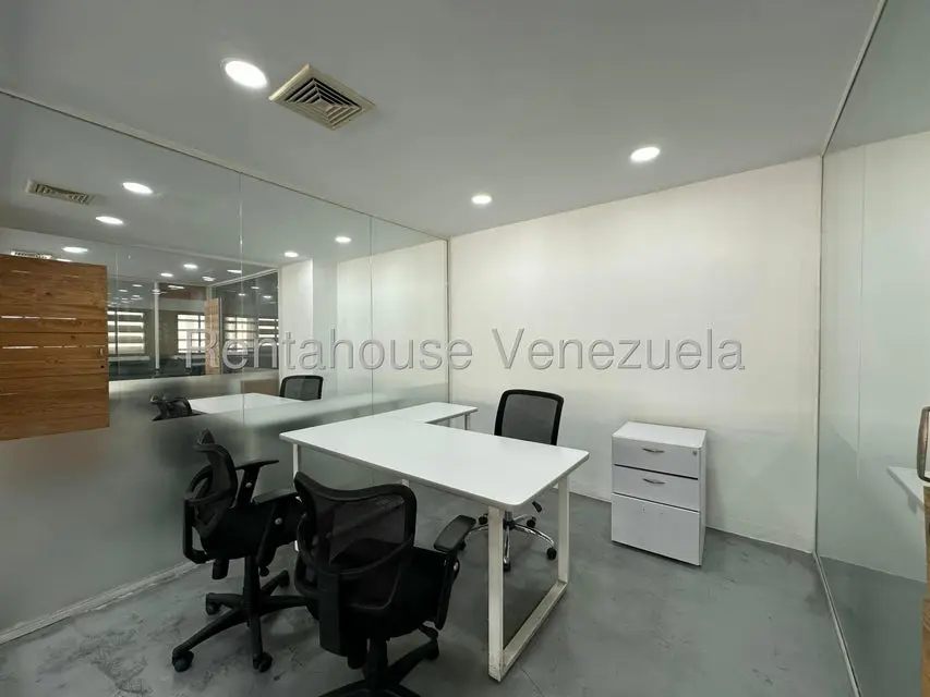 Comercial (Oficina) en Alquiler en Los Palos Grandes, Distrito Metropolitano - 17