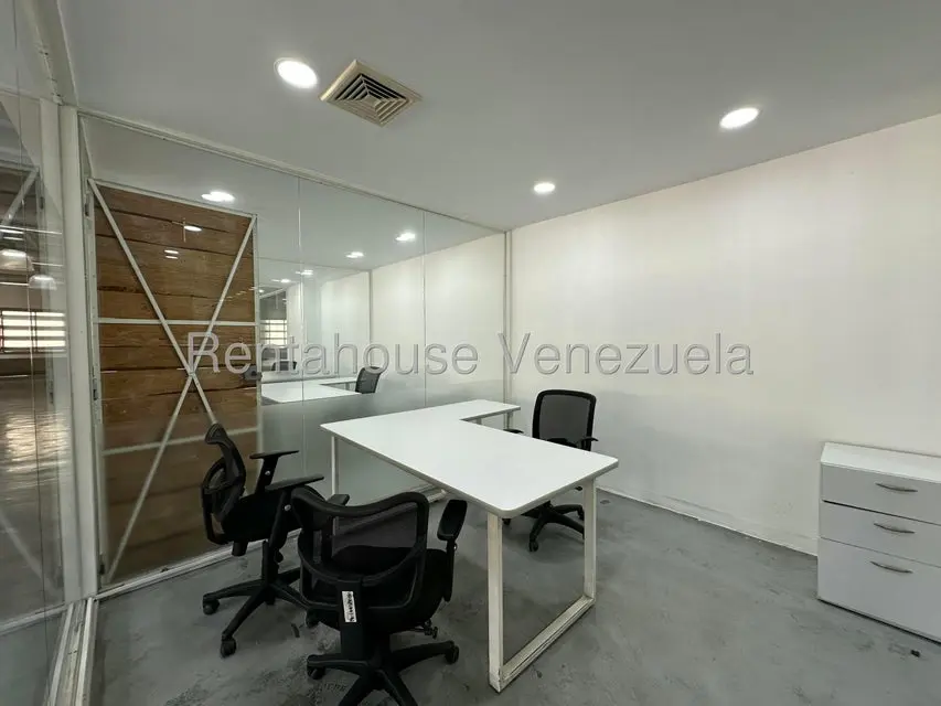 Comercial (Oficina) en Alquiler en Los Palos Grandes, Distrito Metropolitano - 18