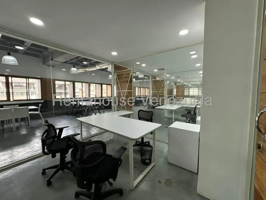 Comercial (Oficina) en Alquiler en Los Palos Grandes, Distrito Metropolitano - 19