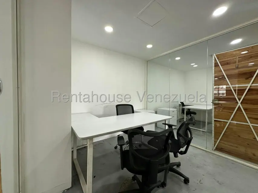 Comercial (Oficina) en Alquiler en Los Palos Grandes, Distrito Metropolitano - 20