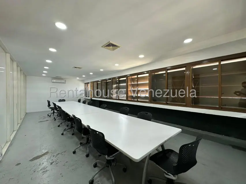 Comercial (Oficina) en Alquiler en Los Palos Grandes, Distrito Metropolitano - 23