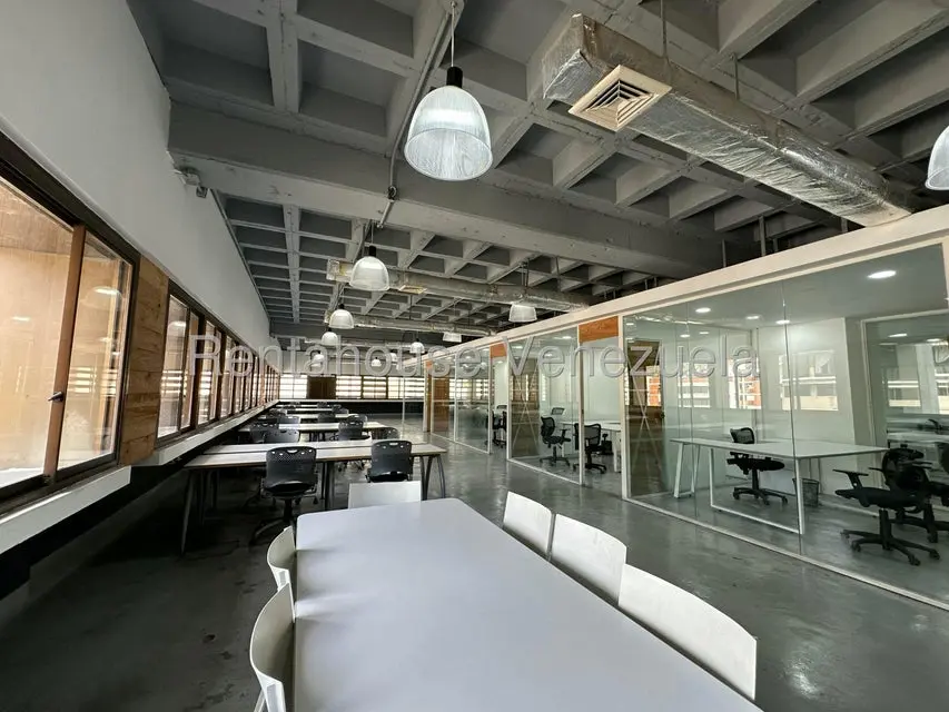 Comercial (Oficina) en Alquiler en Los Palos Grandes, Distrito Metropolitano - 24