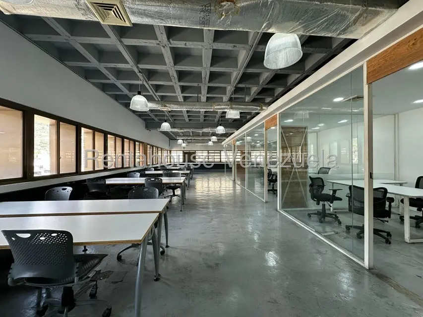 Comercial (Oficina) en Alquiler en Los Palos Grandes, Distrito Metropolitano - 25