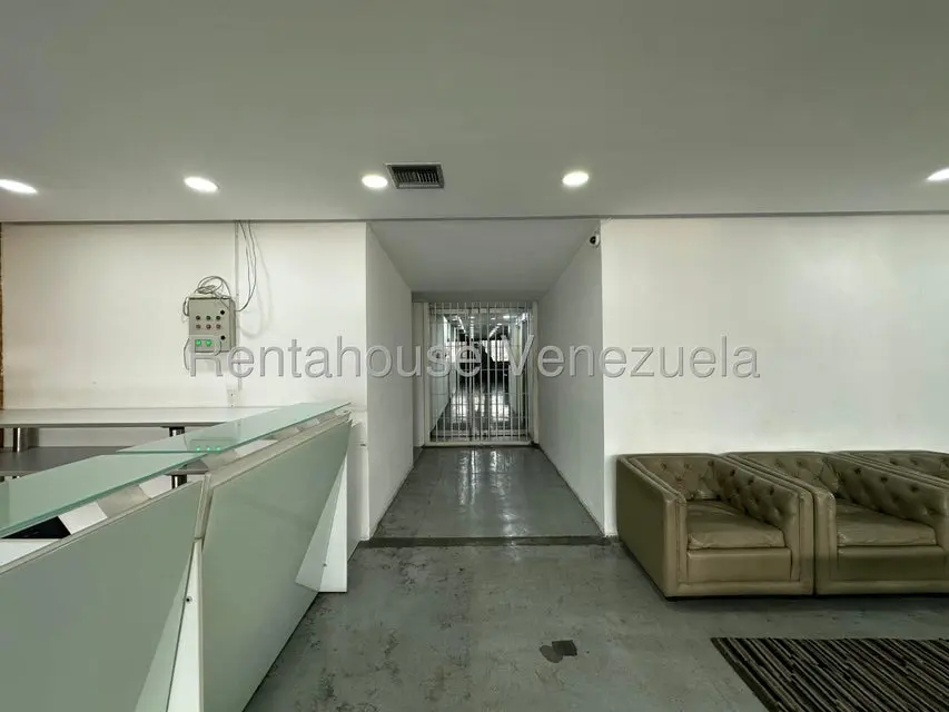 Comercial (Oficina) en Alquiler en Los Palos Grandes, Distrito Metropolitano - 8