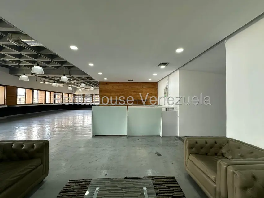 Comercial (Oficina) en Alquiler en Los Palos Grandes, Distrito Metropolitano - 9