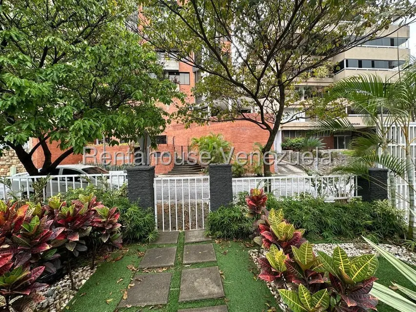 Casa (1 Nivel) en Alquiler en Las Mercedes, Distrito Metropolitano - 2