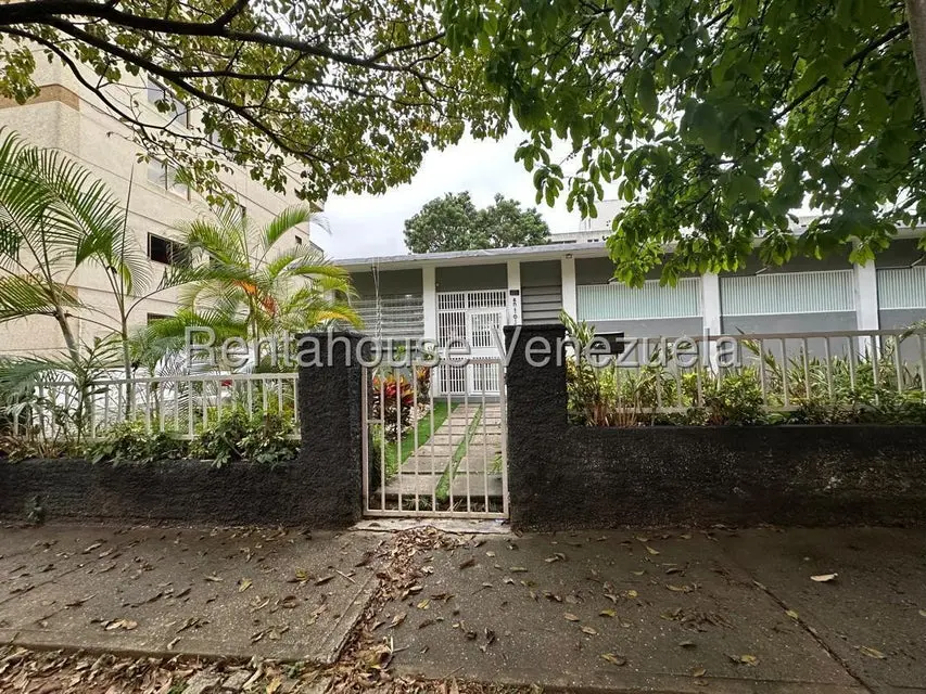 Casa (1 Nivel) en Alquiler en Las Mercedes, Distrito Metropolitano - 3