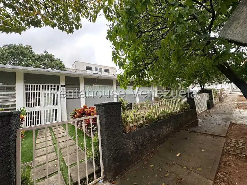 Casa (1 Nivel) en Alquiler en Las Mercedes, Distrito Metropolitano - 4