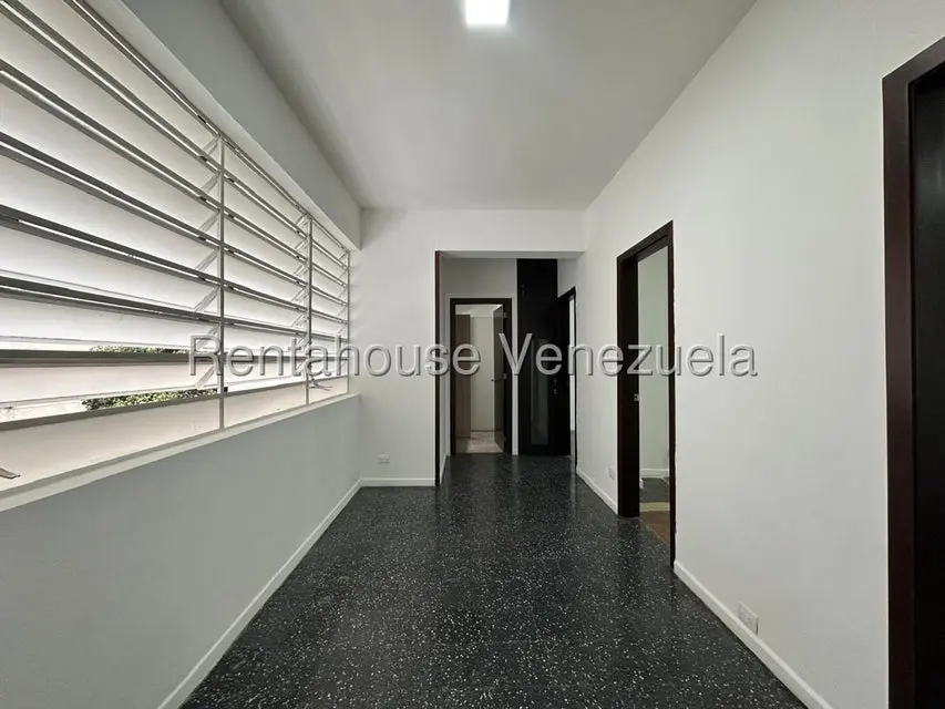 Casa (1 Nivel) en Alquiler en Las Mercedes, Distrito Metropolitano - 32