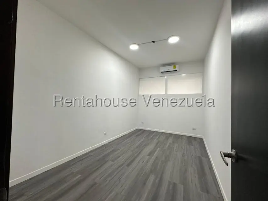 Casa (1 Nivel) en Alquiler en Las Mercedes, Distrito Metropolitano - 36