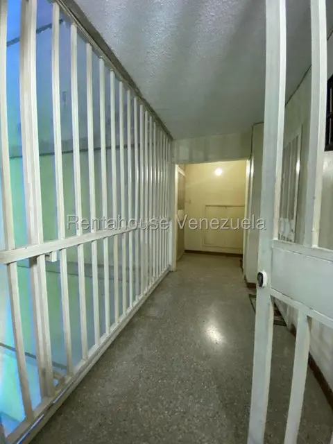 Apartamento (1 Nivel) en Venta en Los Samanes, Distrito Metropolitano - 2