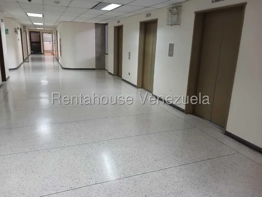Comercial (Oficina) en Venta en Santa Paula, Distrito Metropolitano - 18