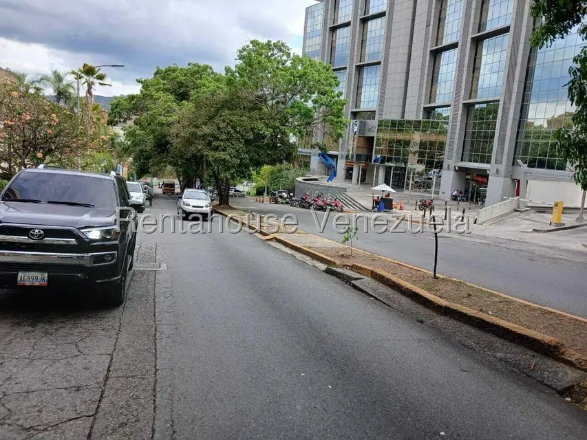 Comercial (Oficina) en Venta en Santa Paula, Distrito Metropolitano - 3