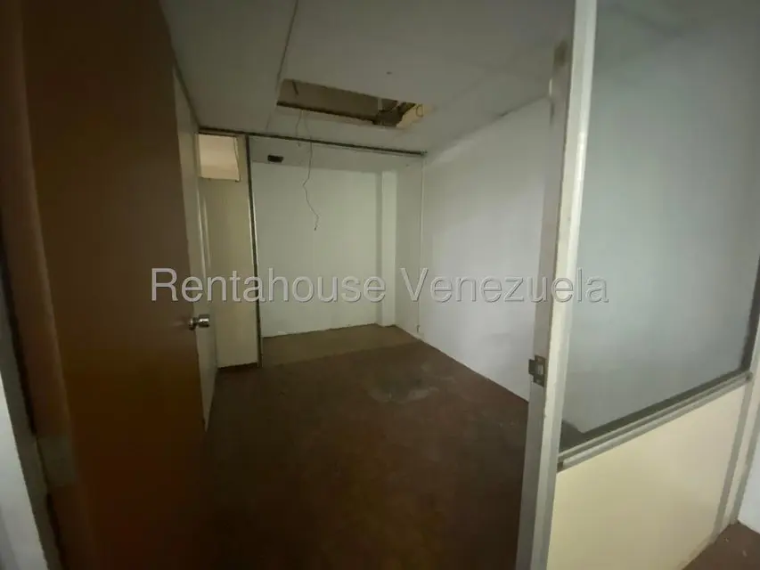 Comercial (Local Comercial) en Alquiler en El Marques, Distrito Metropolitano - 12