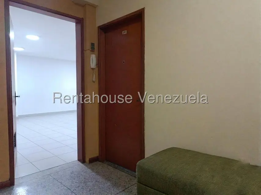 Comercial (Oficina) en Alquiler en Avenida Universidad, Zulia - 4