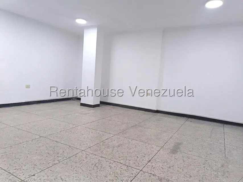 Comercial (Oficina) en Alquiler en Avenida Universidad, Zulia - 5