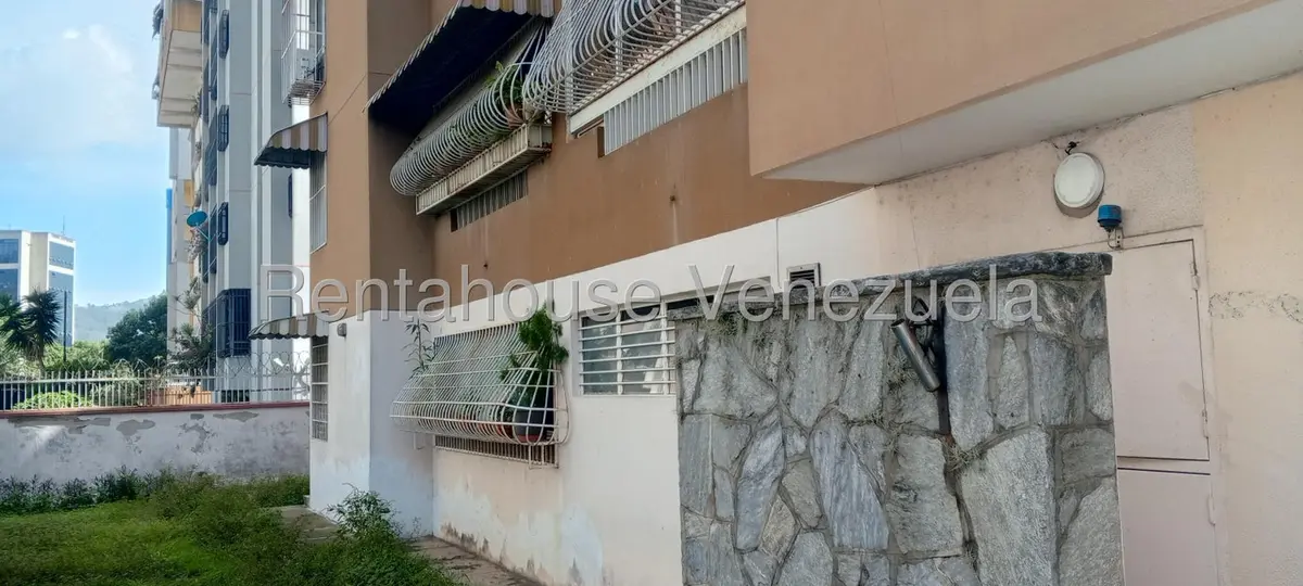 Apartamento (1 Nivel) en Venta en La Urbina, Distrito Metropolitano - 2