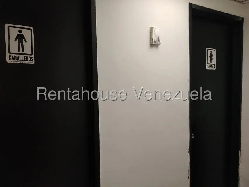 Comercial (Local Comercial) en Alquiler en Santa Eduvigis, Distrito Metropolitano - 12