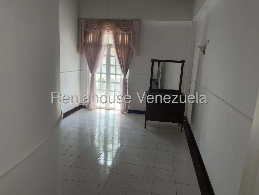 Casa (Multipes Niveles) en Venta en Oripoto, Distrito Metropolitano - 14