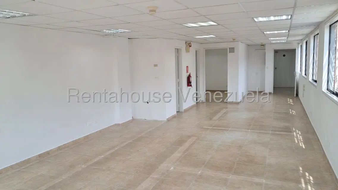 Comercial (Oficina) en Alquiler en Los Dos Caminos, Distrito Metropolitano - 2
