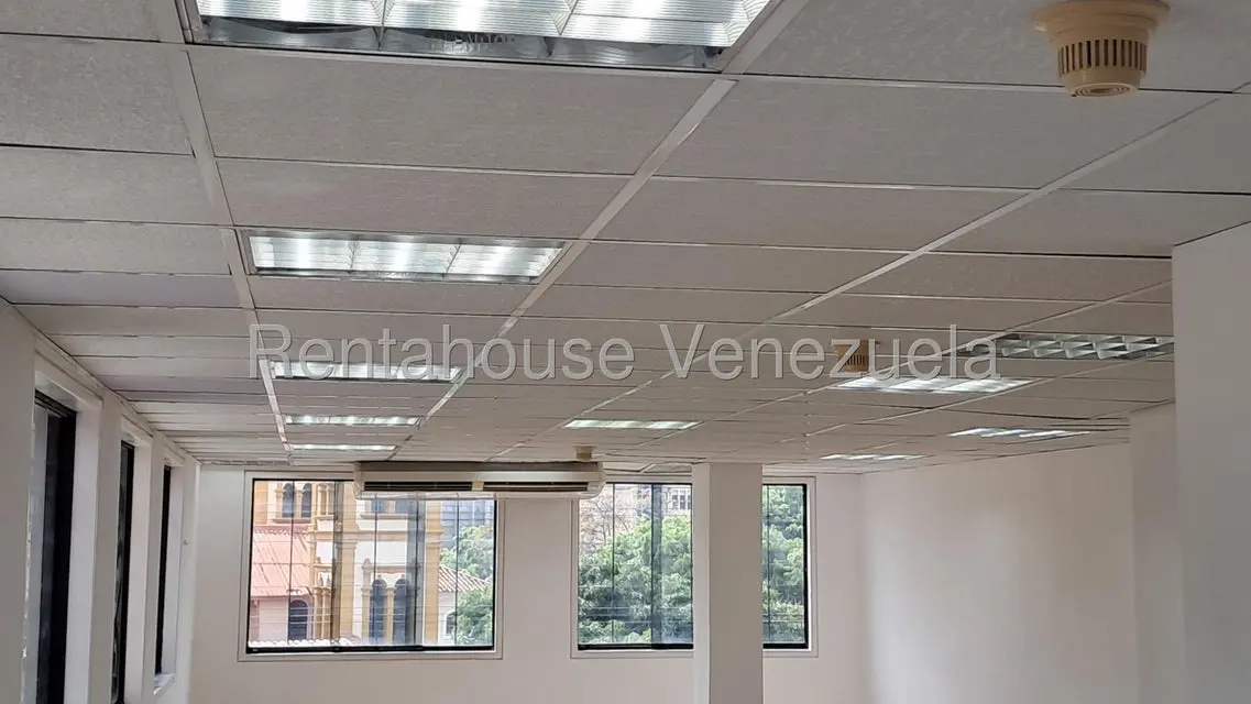 Comercial (Oficina) en Alquiler en Los Dos Caminos, Distrito Metropolitano - 12