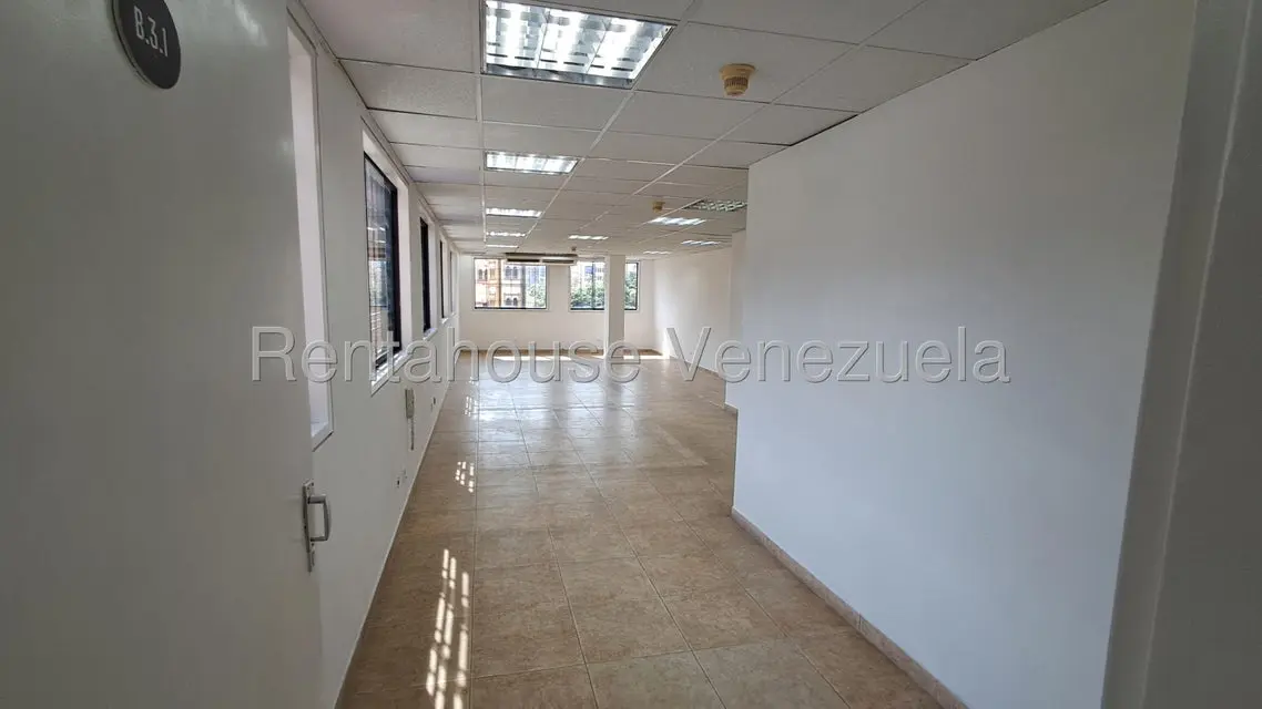 Comercial (Oficina) en Alquiler en Los Dos Caminos, Distrito Metropolitano - 13