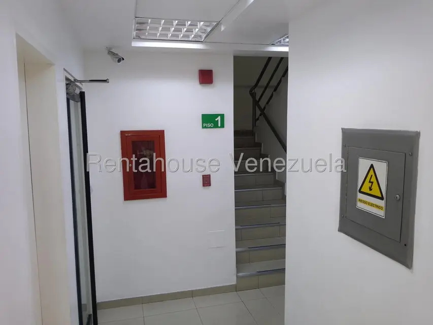 Comercial (Oficina) en Alquiler en Los Dos Caminos, Distrito Metropolitano - 17
