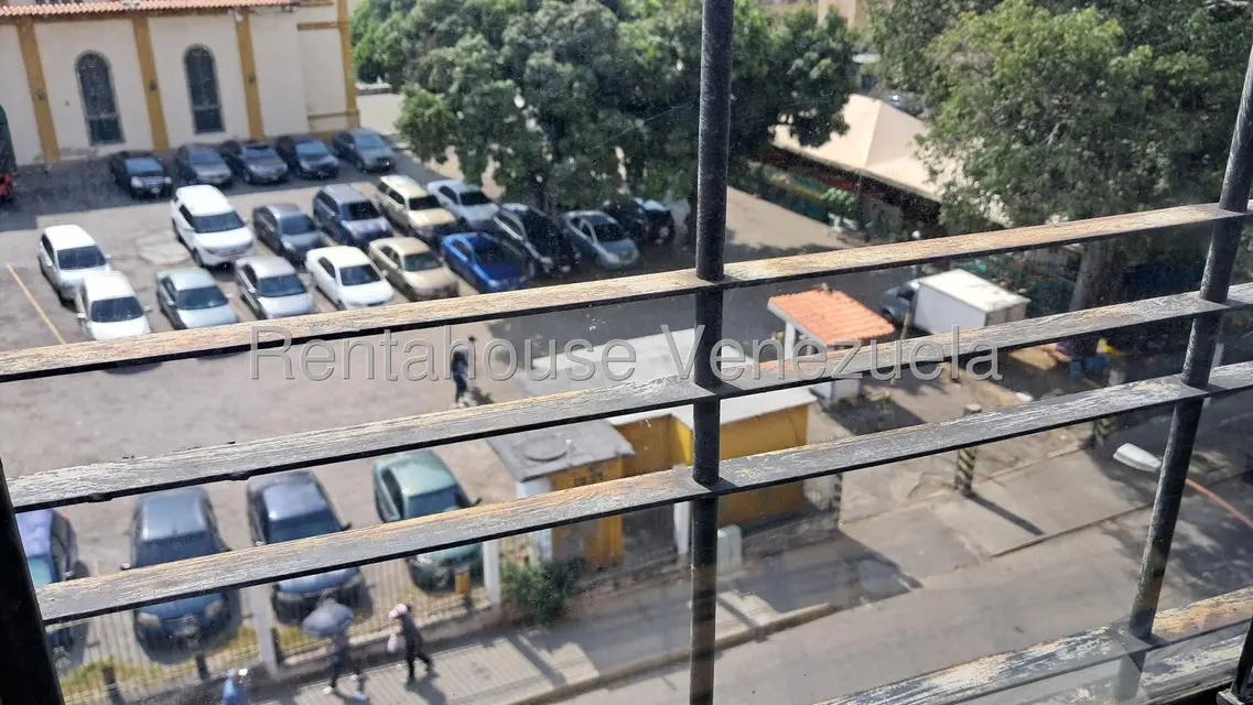 Comercial (Oficina) en Alquiler en Los Dos Caminos, Distrito Metropolitano - 19