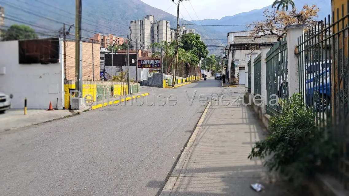 Comercial (Oficina) en Alquiler en Los Dos Caminos, Distrito Metropolitano - 20