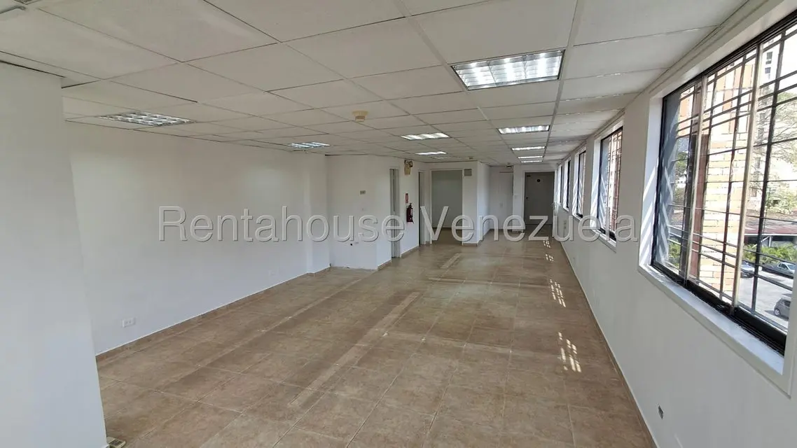 Comercial (Oficina) en Alquiler en Los Dos Caminos, Distrito Metropolitano - 3