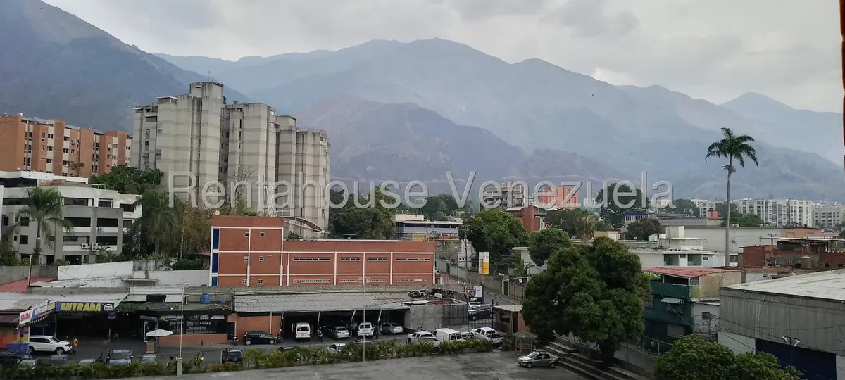 Comercial (Oficina) en Alquiler en Los Dos Caminos, Distrito Metropolitano - 22