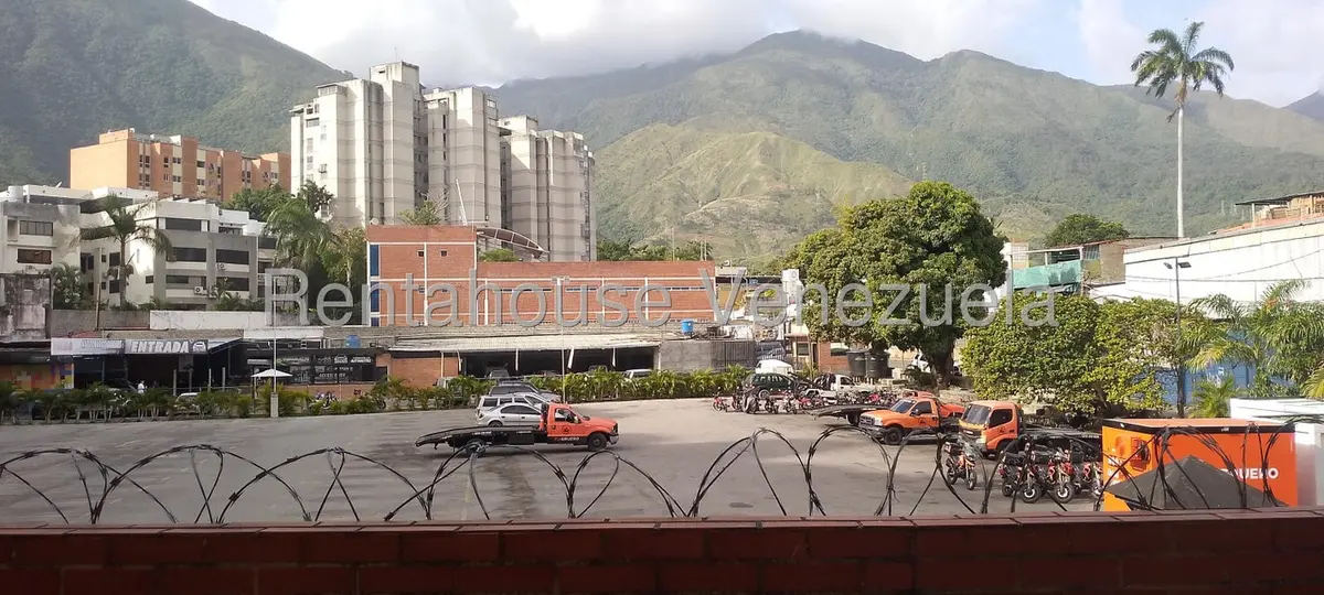 Comercial (Oficina) en Alquiler en Los Dos Caminos, Distrito Metropolitano - 24