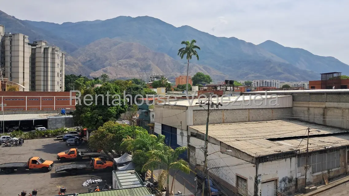 Comercial (Oficina) en Alquiler en Los Dos Caminos, Distrito Metropolitano - 27