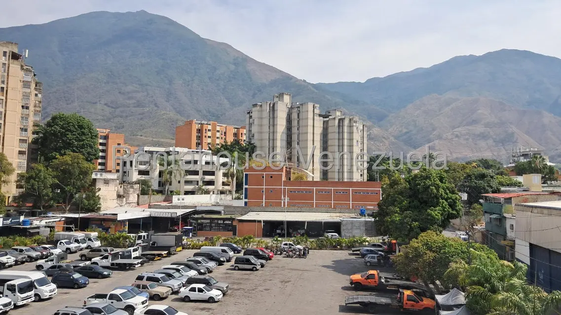 Comercial (Oficina) en Alquiler en Los Dos Caminos, Distrito Metropolitano - 29