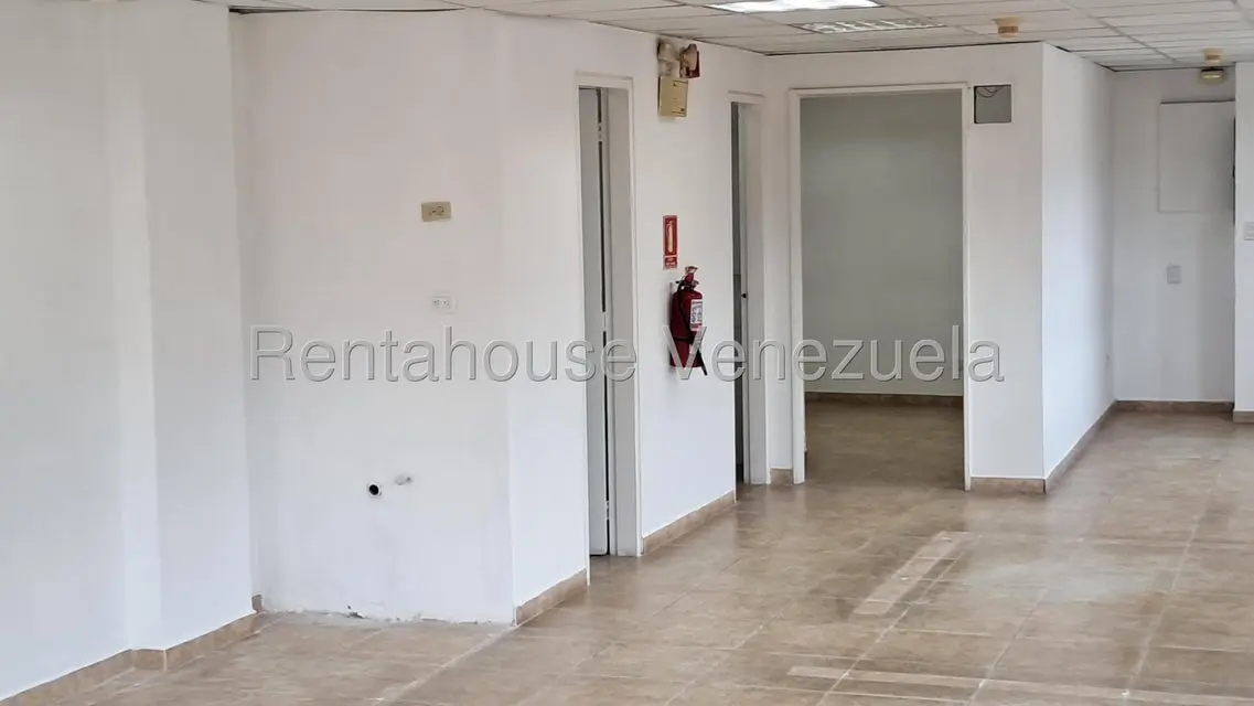 Comercial (Oficina) en Alquiler en Los Dos Caminos, Distrito Metropolitano - 4
