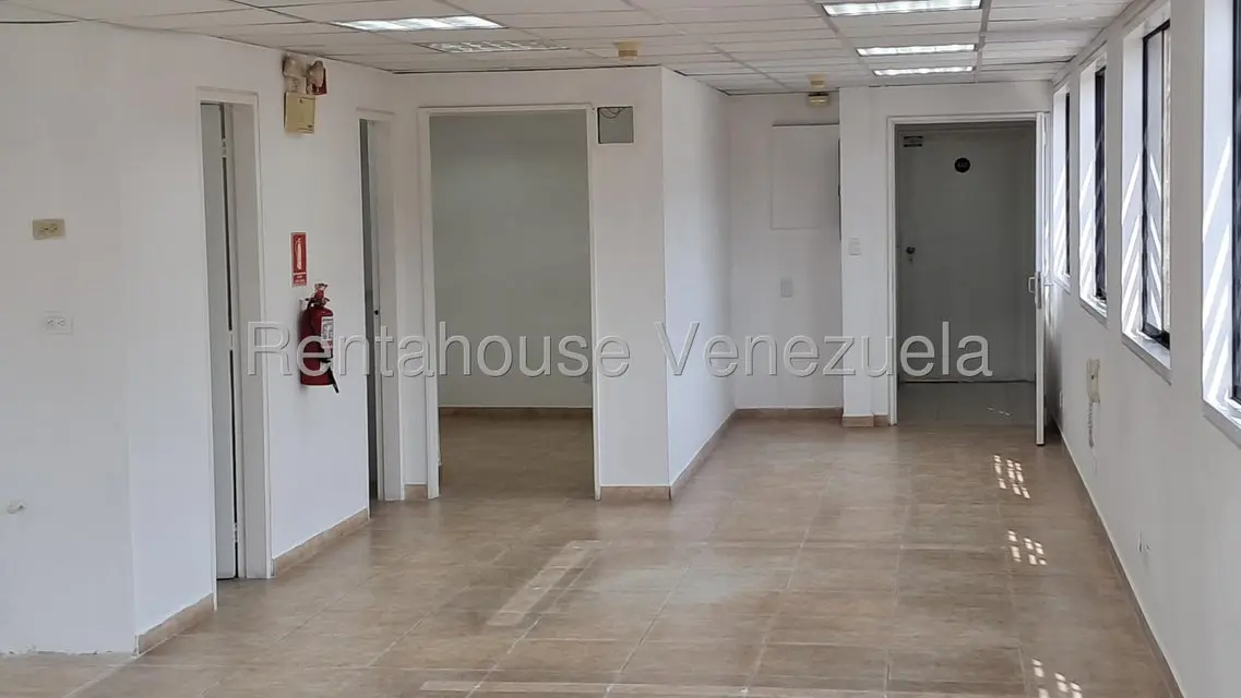 Comercial (Oficina) en Alquiler en Los Dos Caminos, Distrito Metropolitano - 5