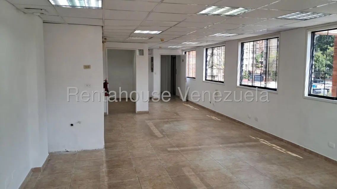 Comercial (Oficina) en Alquiler en Los Dos Caminos, Distrito Metropolitano - 6