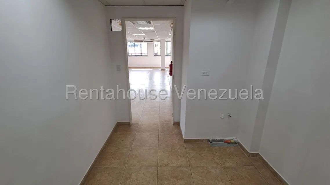 Comercial (Oficina) en Alquiler en Los Dos Caminos, Distrito Metropolitano - 7