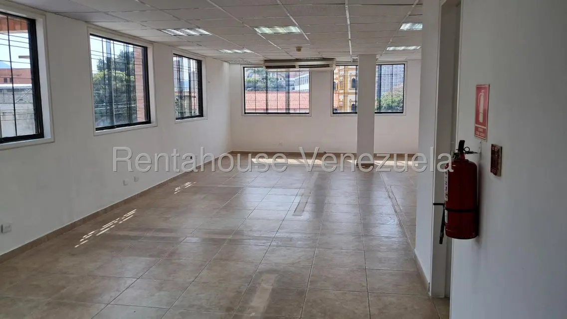 Comercial (Oficina) en Alquiler en Los Dos Caminos, Distrito Metropolitano - 8