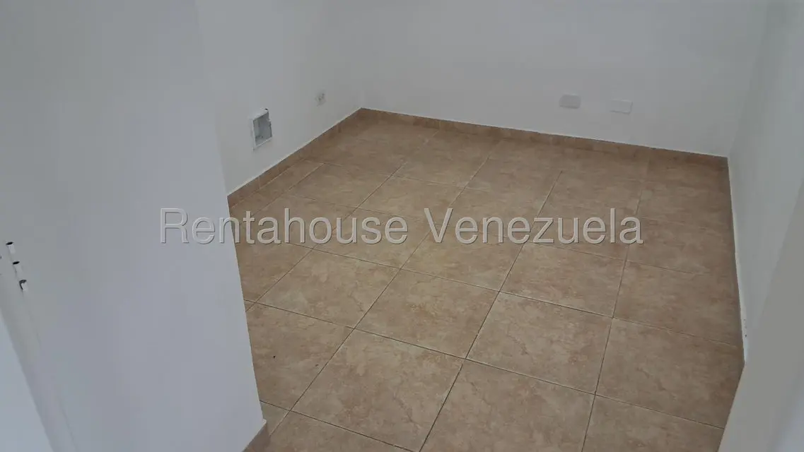 Comercial (Oficina) en Alquiler en Los Dos Caminos, Distrito Metropolitano - 9