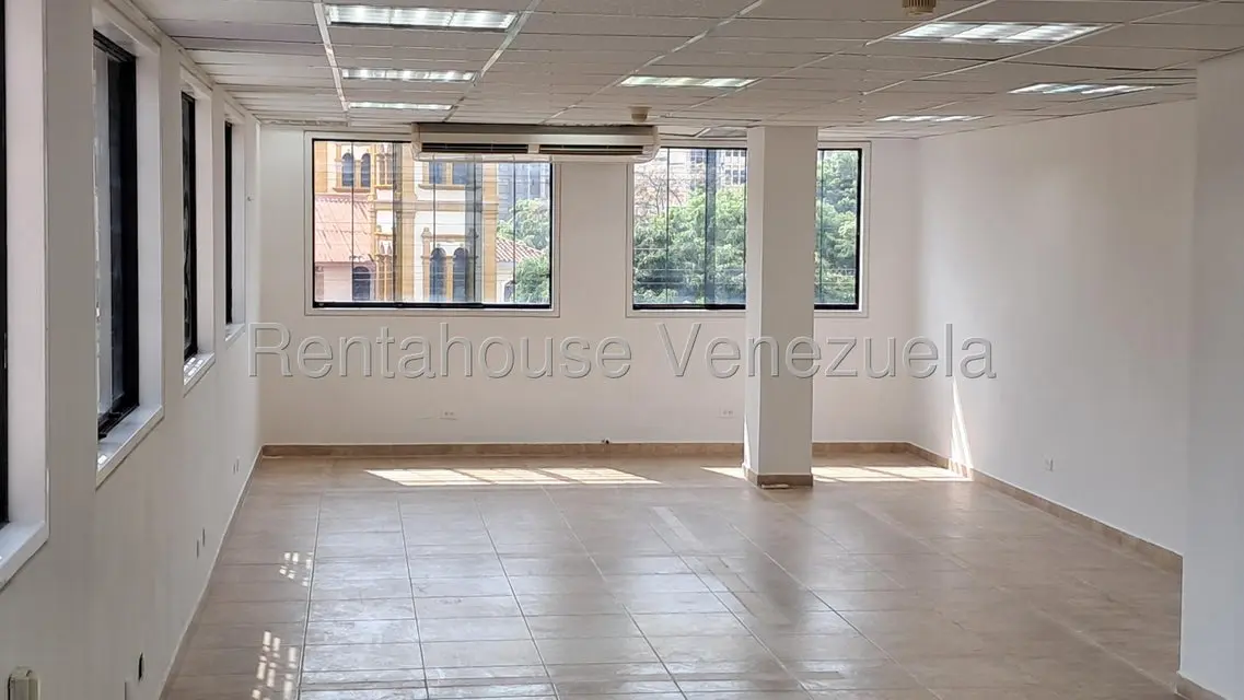 Comercial (Oficina) en Alquiler en Los Dos Caminos, Distrito Metropolitano - 10