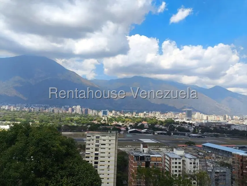 Apartamento (1 Nivel) en Alquiler en Chuao, Distrito Metropolitano - 2