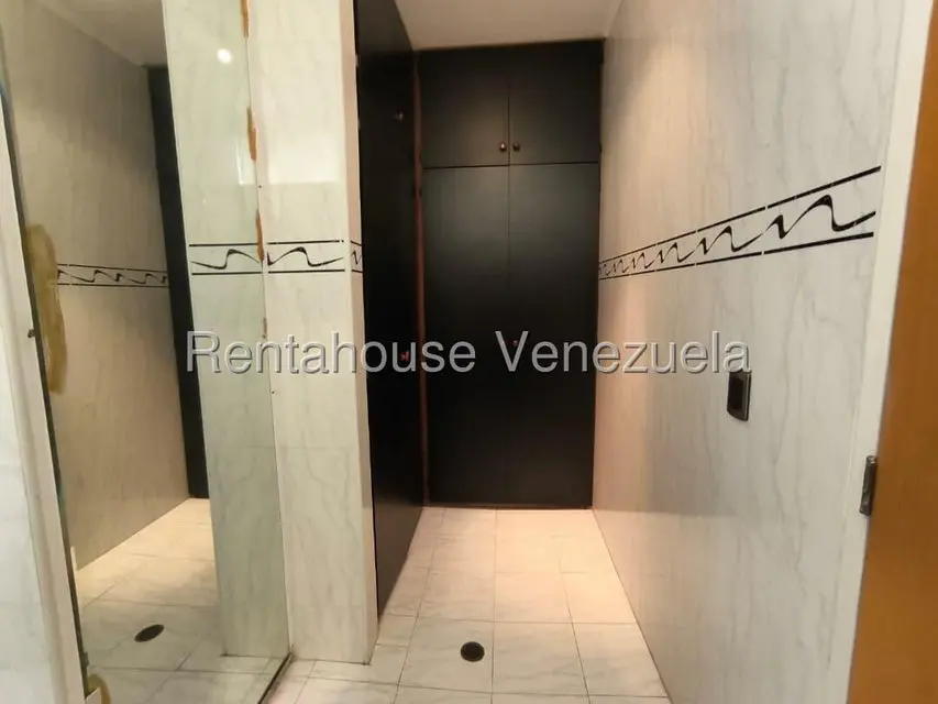 Apartamento (1 Nivel) en Alquiler en Chuao, Distrito Metropolitano - 23