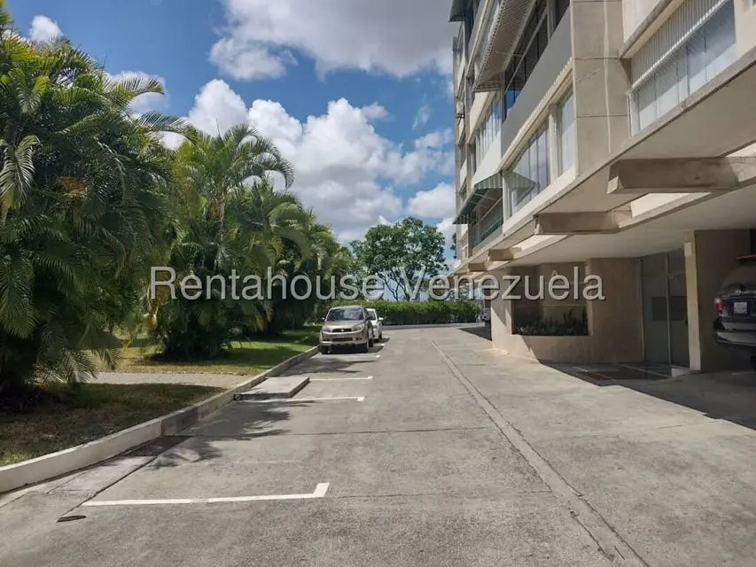 Apartamento (1 Nivel) en Alquiler en Chuao, Distrito Metropolitano - 32