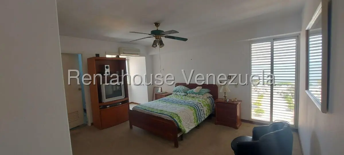 Apartamento (1 Nivel) en Venta en Avenida El Milagro, Zulia - 10