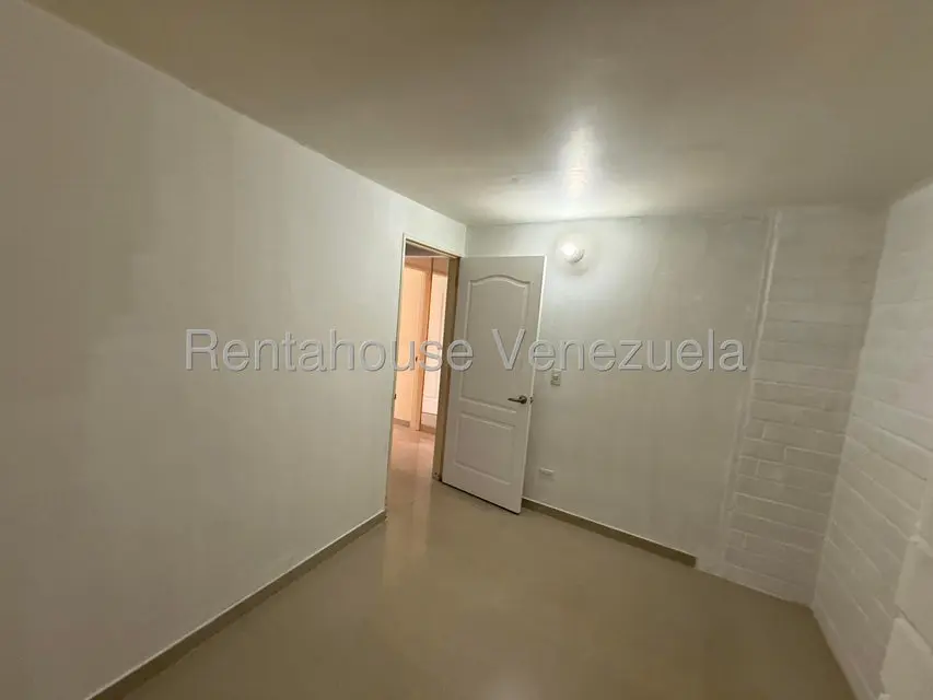 Apartamento (Planta Baja) en Alquiler en Nueva Casarapa, Miranda - 13