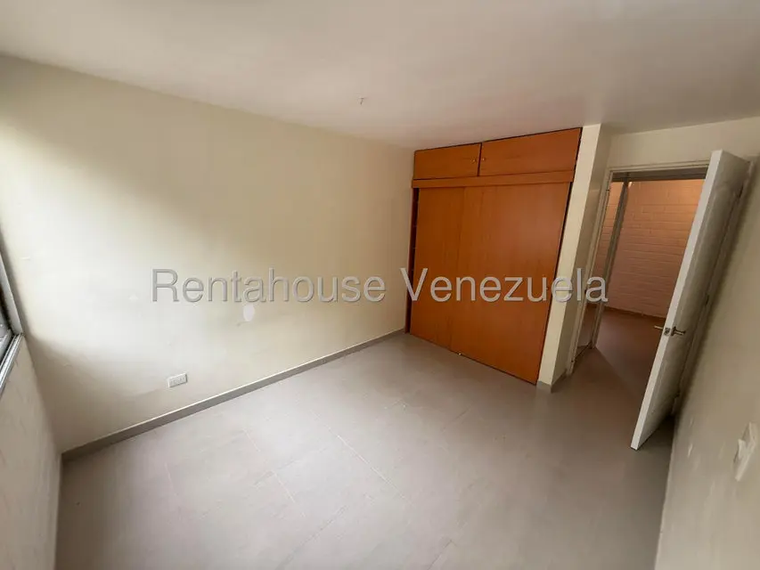 Apartamento (Planta Baja) en Alquiler en Nueva Casarapa, Miranda - 9