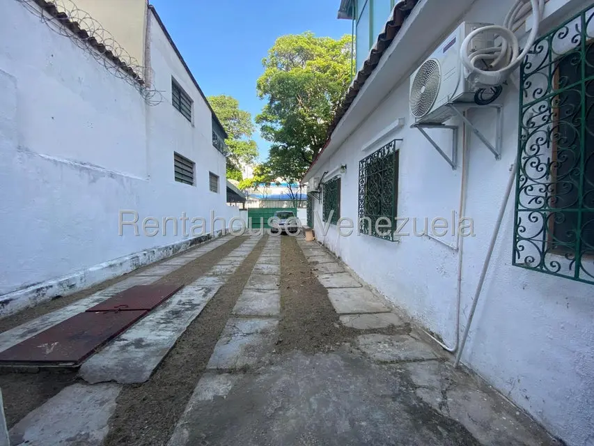 Comercial (Galpon - Deposito) en Alquiler en La Floresta, Distrito Metropolitano - 4