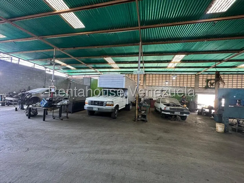 Comercial (Local Comercial) en Venta en Zona Industrial 2, Lara - 32